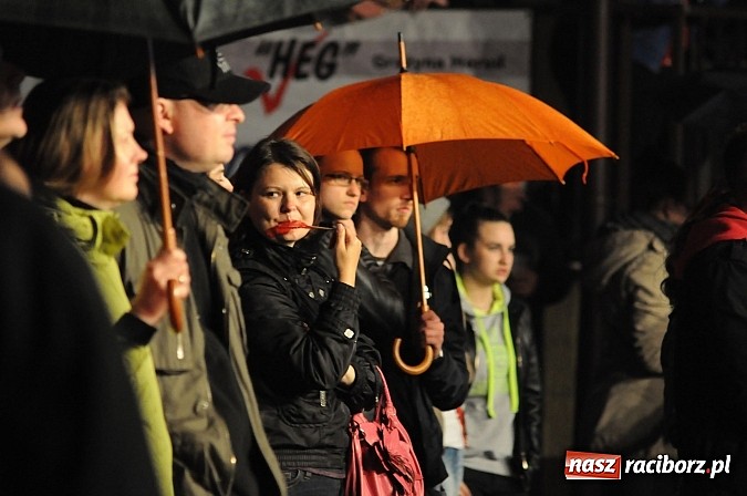 Zdjęcie w galerii na portalu naszraciborz.pl: Big Cyc na majówce w Nędzy, czyli Ruski keczap w strugach deszczu wiadomości z regionu
