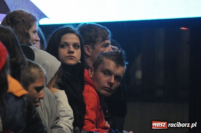 Zdjęcie w galerii na portalu naszraciborz.pl: Big Cyc na majówce w Nędzy, czyli Ruski keczap w strugach deszczu wiadomości z regionu