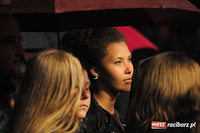 Zdjęcie w galerii na portalu naszraciborz.pl: Big Cyc na majówce w Nędzy, czyli Ruski keczap w strugach deszczu wiadomości z regionu