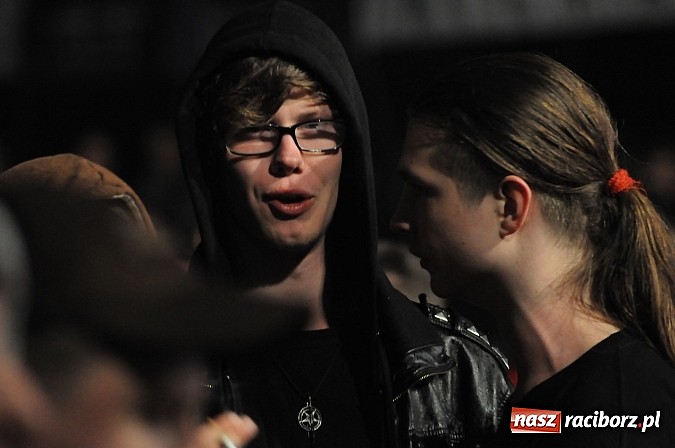 Zdjęcie w galerii na portalu naszraciborz.pl: Big Cyc na majówce w Nędzy, czyli Ruski keczap w strugach deszczu wiadomości z regionu