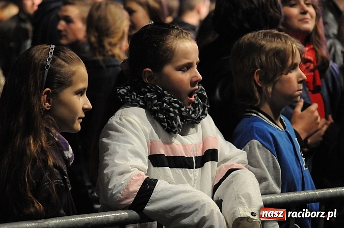 Zdjęcie w galerii na portalu naszraciborz.pl: Big Cyc na majówce w Nędzy, czyli Ruski keczap w strugach deszczu wiadomości z regionu