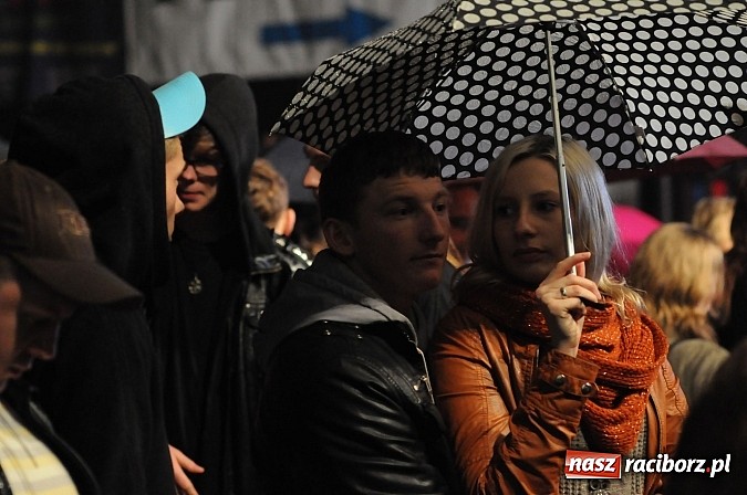 Zdjęcie w galerii na portalu naszraciborz.pl: Big Cyc na majówce w Nędzy, czyli Ruski keczap w strugach deszczu wiadomości z regionu