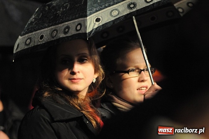 Zdjęcie w galerii na portalu naszraciborz.pl: Big Cyc na majówce w Nędzy, czyli Ruski keczap w strugach deszczu wiadomości z regionu