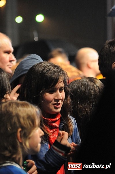 Zdjęcie w galerii na portalu naszraciborz.pl: Big Cyc na majówce w Nędzy, czyli Ruski keczap w strugach deszczu wiadomości z regionu