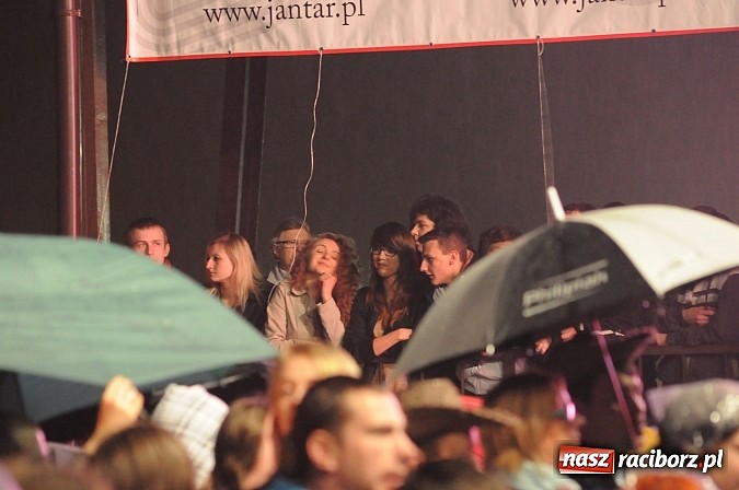 Zdjęcie w galerii na portalu naszraciborz.pl: Big Cyc na majówce w Nędzy, czyli Ruski keczap w strugach deszczu wiadomości z regionu