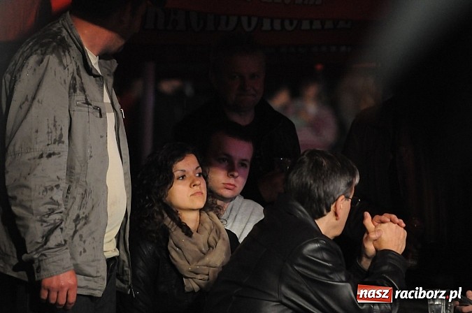 Zdjęcie w galerii na portalu naszraciborz.pl: Big Cyc na majówce w Nędzy, czyli Ruski keczap w strugach deszczu wiadomości z regionu