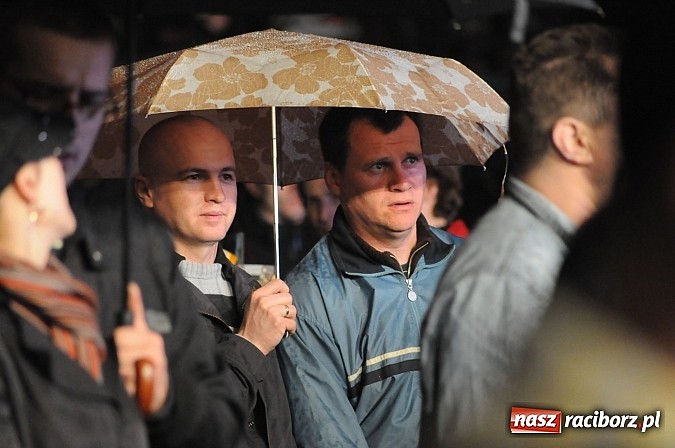 Zdjęcie w galerii na portalu naszraciborz.pl: Big Cyc na majówce w Nędzy, czyli Ruski keczap w strugach deszczu wiadomości z regionu
