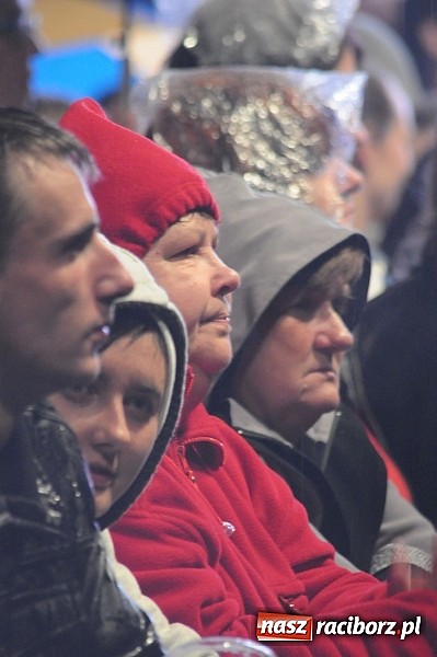 Zdjęcie w galerii na portalu naszraciborz.pl: Big Cyc na majówce w Nędzy, czyli Ruski keczap w strugach deszczu wiadomości z regionu