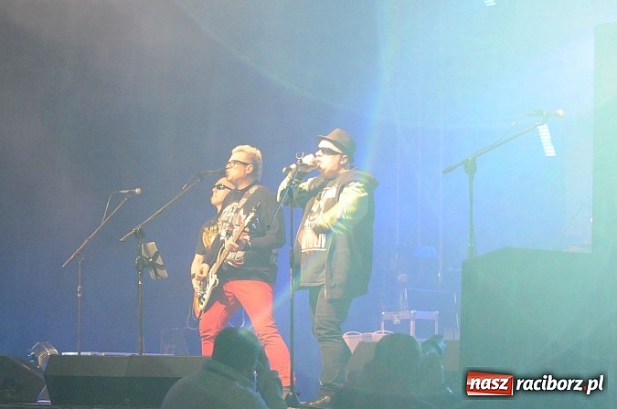 Zdjęcie w galerii na portalu naszraciborz.pl: Big Cyc na majówce w Nędzy, czyli Ruski keczap w strugach deszczu wiadomości z regionu