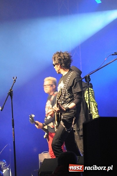 Zdjęcie w galerii na portalu naszraciborz.pl: Big Cyc na majówce w Nędzy, czyli Ruski keczap w strugach deszczu wiadomości z regionu