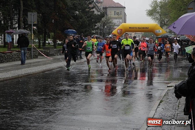 Zdjęcie w galerii na portalu naszraciborz.pl: Deszczowy i rekordowy Bieg bez granic wiadomości z regionu