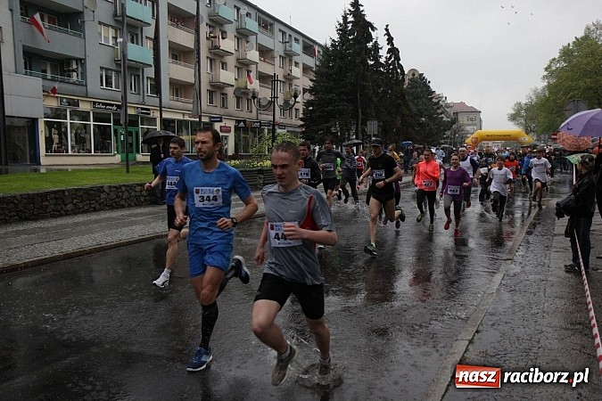 Zdjęcie w galerii na portalu naszraciborz.pl: Deszczowy i rekordowy Bieg bez granic wiadomości z regionu