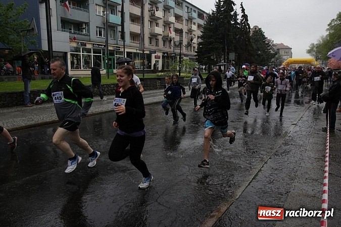 Zdjęcie w galerii na portalu naszraciborz.pl: Deszczowy i rekordowy Bieg bez granic wiadomości z regionu