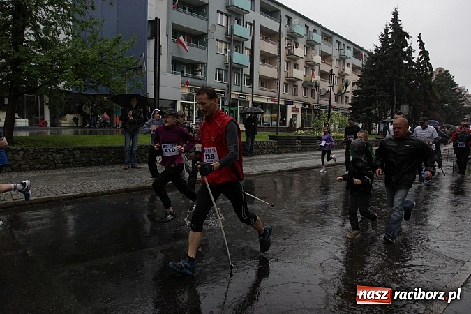 Zdjęcie w galerii na portalu naszraciborz.pl: Deszczowy i rekordowy Bieg bez granic wiadomości z regionu