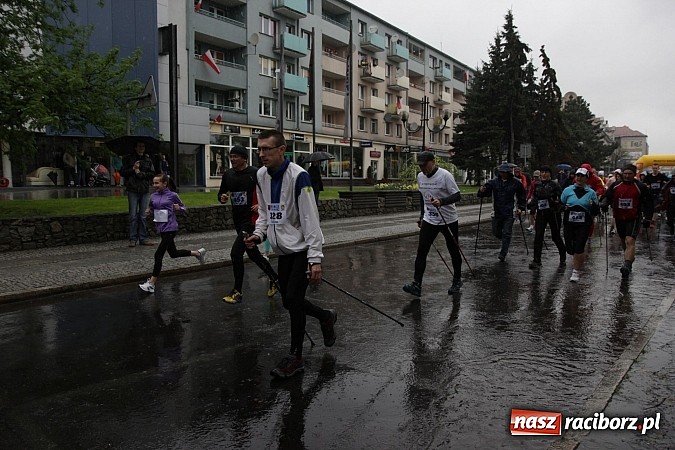 Zdjęcie w galerii na portalu naszraciborz.pl: Deszczowy i rekordowy Bieg bez granic wiadomości z regionu