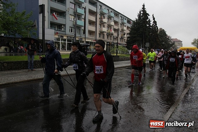 Zdjęcie w galerii na portalu naszraciborz.pl: Deszczowy i rekordowy Bieg bez granic wiadomości z regionu