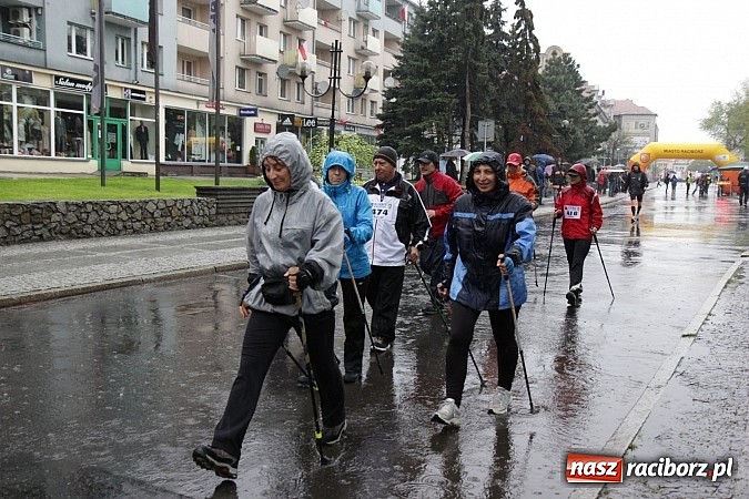 Zdjęcie w galerii na portalu naszraciborz.pl: Deszczowy i rekordowy Bieg bez granic wiadomości z regionu