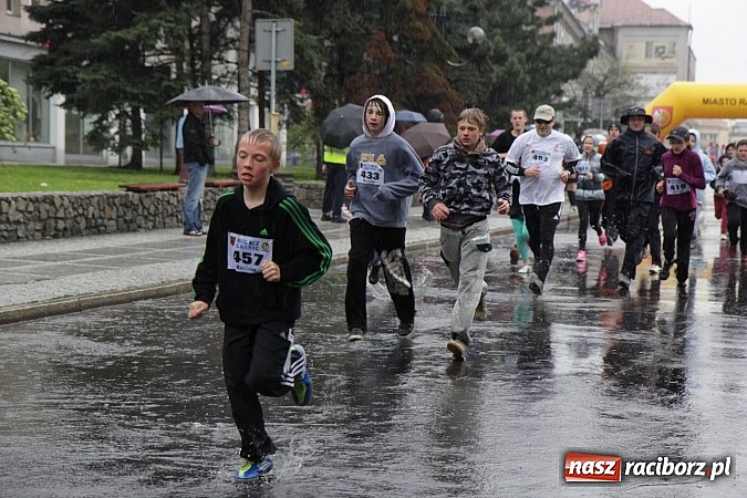 Zdjęcie w galerii na portalu naszraciborz.pl: Deszczowy i rekordowy Bieg bez granic wiadomości z regionu