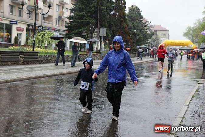 Zdjęcie w galerii na portalu naszraciborz.pl: Deszczowy i rekordowy Bieg bez granic wiadomości z regionu