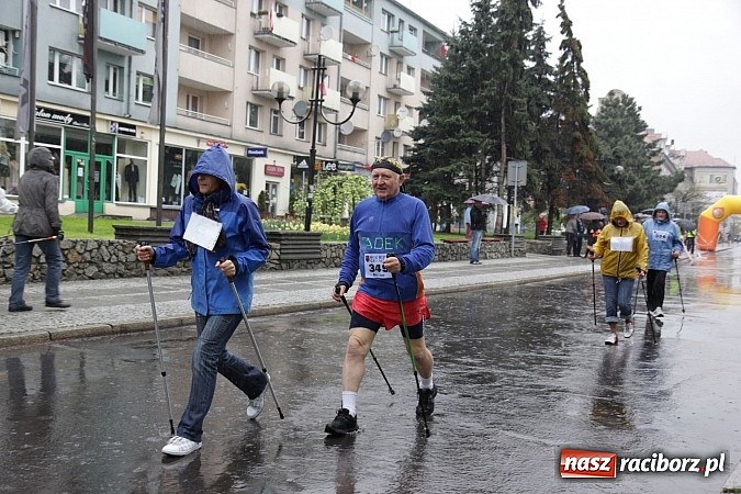 Zdjęcie w galerii na portalu naszraciborz.pl: Deszczowy i rekordowy Bieg bez granic wiadomości z regionu