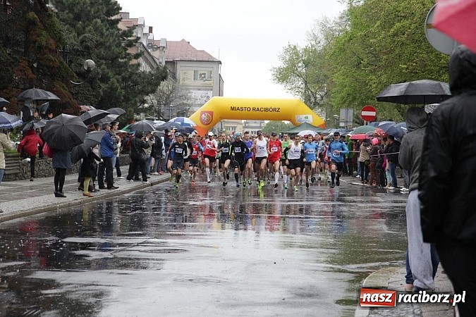 Zdjęcie w galerii na portalu naszraciborz.pl: Deszczowy i rekordowy Bieg bez granic wiadomości z regionu