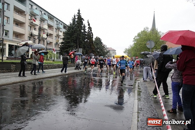 Zdjęcie w galerii na portalu naszraciborz.pl: Deszczowy i rekordowy Bieg bez granic wiadomości z regionu