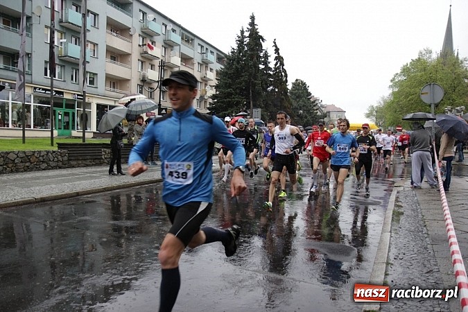 Zdjęcie w galerii na portalu naszraciborz.pl: Deszczowy i rekordowy Bieg bez granic wiadomości z regionu