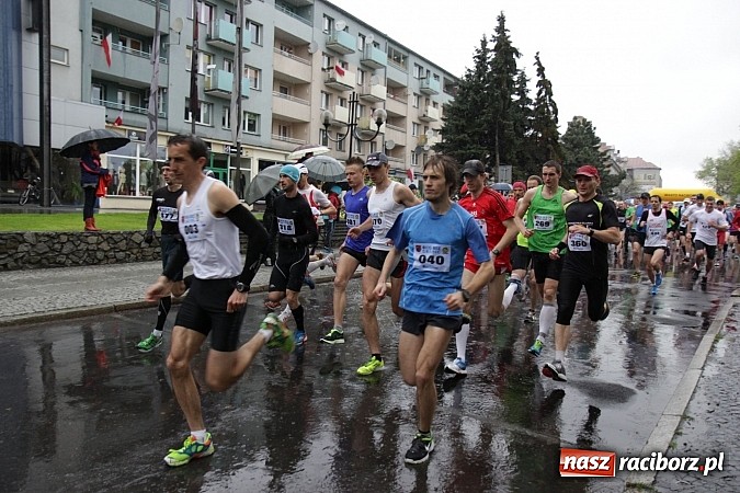 Zdjęcie w galerii na portalu naszraciborz.pl: Deszczowy i rekordowy Bieg bez granic wiadomości z regionu