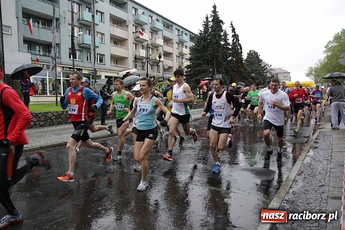 Zdjęcie w galerii na portalu naszraciborz.pl: Deszczowy i rekordowy Bieg bez granic wiadomości z regionu