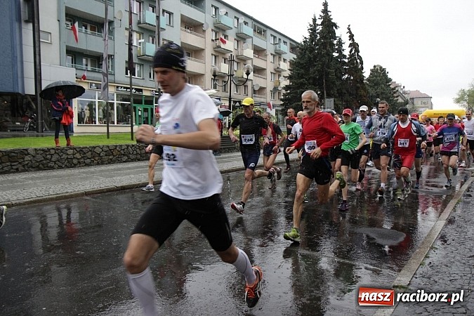 Zdjęcie w galerii na portalu naszraciborz.pl: Deszczowy i rekordowy Bieg bez granic wiadomości z regionu