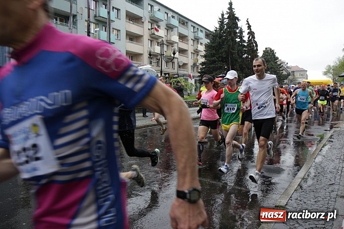 Zdjęcie w galerii na portalu naszraciborz.pl: Deszczowy i rekordowy Bieg bez granic wiadomości z regionu