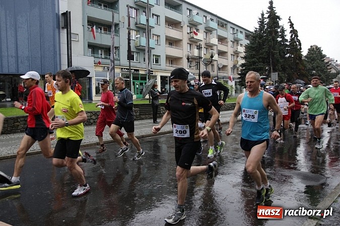 Zdjęcie w galerii na portalu naszraciborz.pl: Deszczowy i rekordowy Bieg bez granic wiadomości z regionu