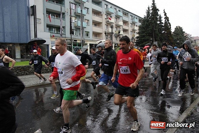 Zdjęcie w galerii na portalu naszraciborz.pl: Deszczowy i rekordowy Bieg bez granic wiadomości z regionu