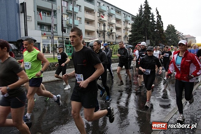 Zdjęcie w galerii na portalu naszraciborz.pl: Deszczowy i rekordowy Bieg bez granic wiadomości z regionu