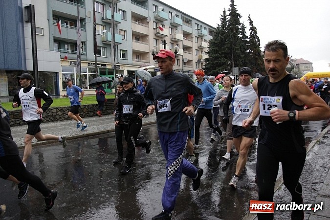 Zdjęcie w galerii na portalu naszraciborz.pl: Deszczowy i rekordowy Bieg bez granic wiadomości z regionu