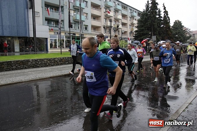 Zdjęcie w galerii na portalu naszraciborz.pl: Deszczowy i rekordowy Bieg bez granic wiadomości z regionu