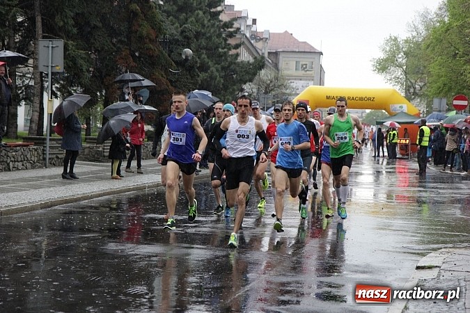Zdjęcie w galerii na portalu naszraciborz.pl: Deszczowy i rekordowy Bieg bez granic wiadomości z regionu