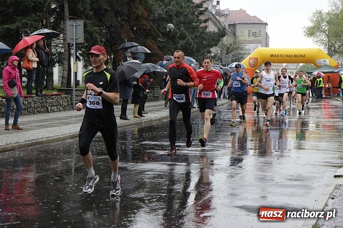 Zdjęcie w galerii na portalu naszraciborz.pl: Deszczowy i rekordowy Bieg bez granic wiadomości z regionu