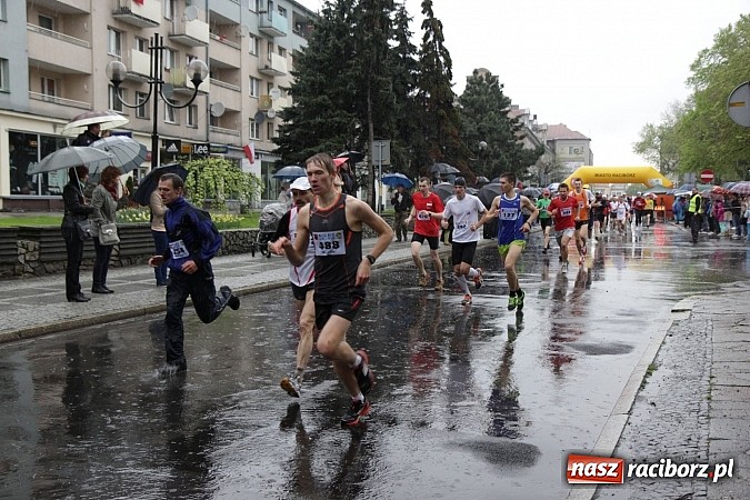 Zdjęcie w galerii na portalu naszraciborz.pl: Deszczowy i rekordowy Bieg bez granic wiadomości z regionu