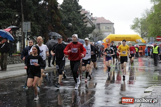 Zdjęcie w galerii na portalu naszraciborz.pl: Deszczowy i rekordowy Bieg bez granic wiadomości z regionu