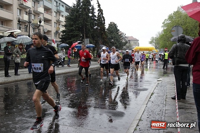 Zdjęcie w galerii na portalu naszraciborz.pl: Deszczowy i rekordowy Bieg bez granic wiadomości z regionu
