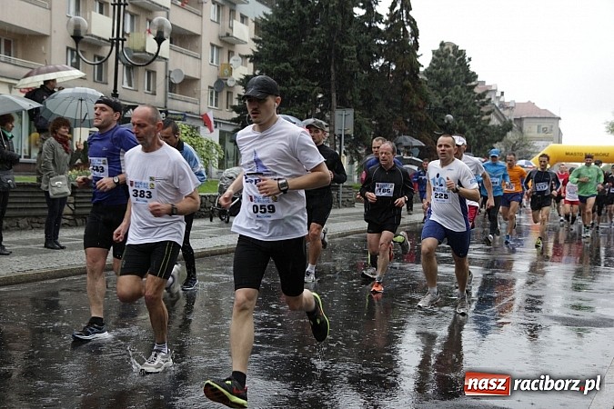Zdjęcie w galerii na portalu naszraciborz.pl: Deszczowy i rekordowy Bieg bez granic wiadomości z regionu
