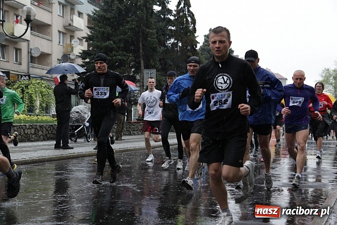 Zdjęcie w galerii na portalu naszraciborz.pl: Deszczowy i rekordowy Bieg bez granic wiadomości z regionu