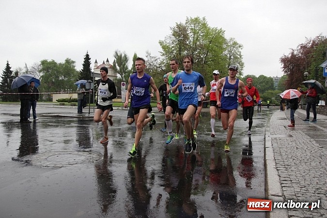 Zdjęcie w galerii na portalu naszraciborz.pl: Deszczowy i rekordowy Bieg bez granic wiadomości z regionu