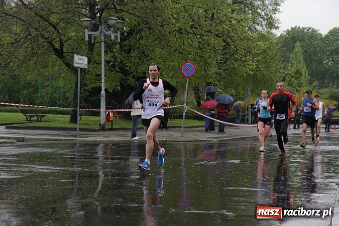 Zdjęcie w galerii na portalu naszraciborz.pl: Deszczowy i rekordowy Bieg bez granic wiadomości z regionu