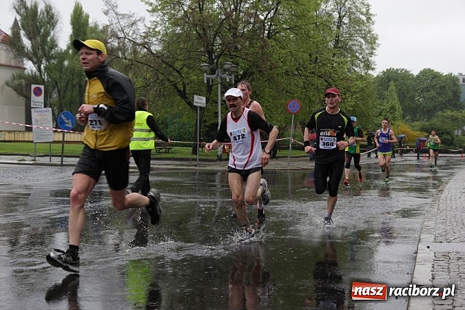 Zdjęcie w galerii na portalu naszraciborz.pl: Deszczowy i rekordowy Bieg bez granic wiadomości z regionu
