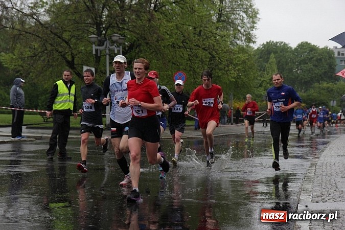 Zdjęcie w galerii na portalu naszraciborz.pl: Deszczowy i rekordowy Bieg bez granic wiadomości z regionu