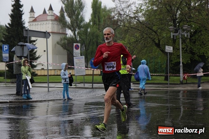 Zdjęcie w galerii na portalu naszraciborz.pl: Deszczowy i rekordowy Bieg bez granic wiadomości z regionu