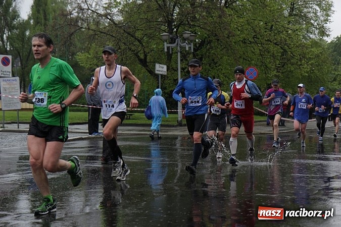 Zdjęcie w galerii na portalu naszraciborz.pl: Deszczowy i rekordowy Bieg bez granic wiadomości z regionu