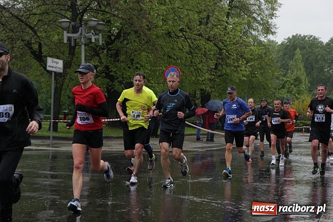 Zdjęcie w galerii na portalu naszraciborz.pl: Deszczowy i rekordowy Bieg bez granic wiadomości z regionu